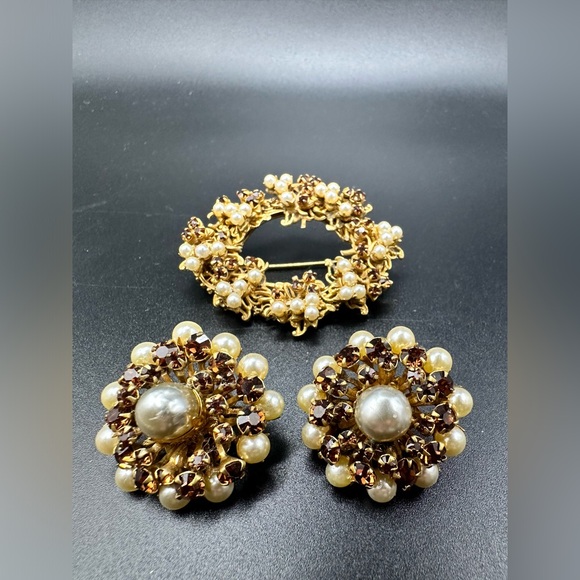 Vintage Signed Miriam Haskell Faux Pearls brooch and clip on earrings SET - Picture 2 of 16